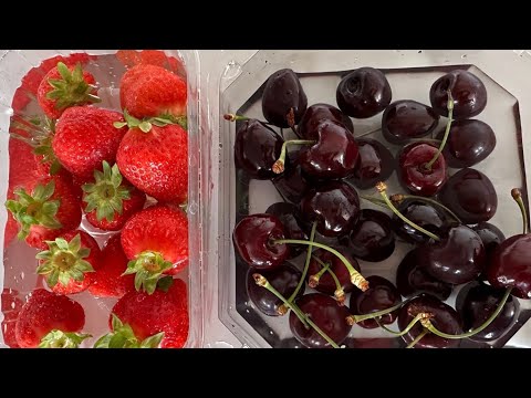 Having king cherries 🍒 strawberries 🍓4 Lunch 😋