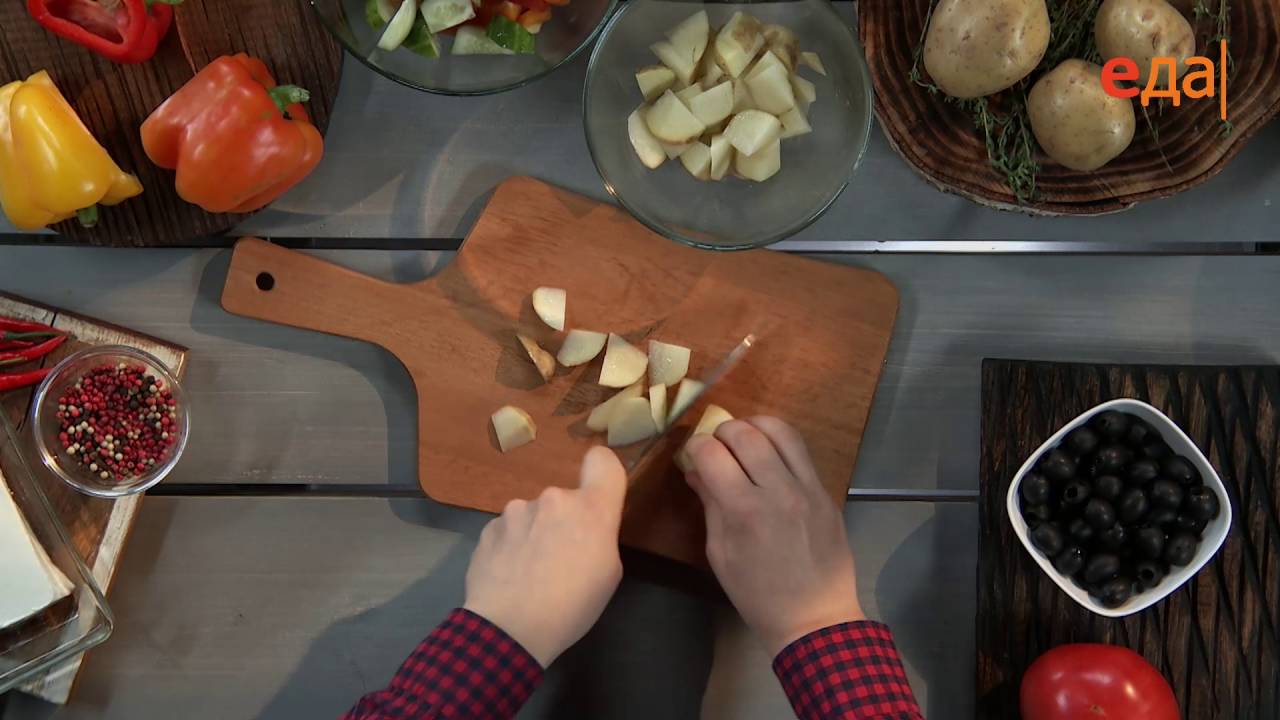 Картофельный салат с фетой и оливками