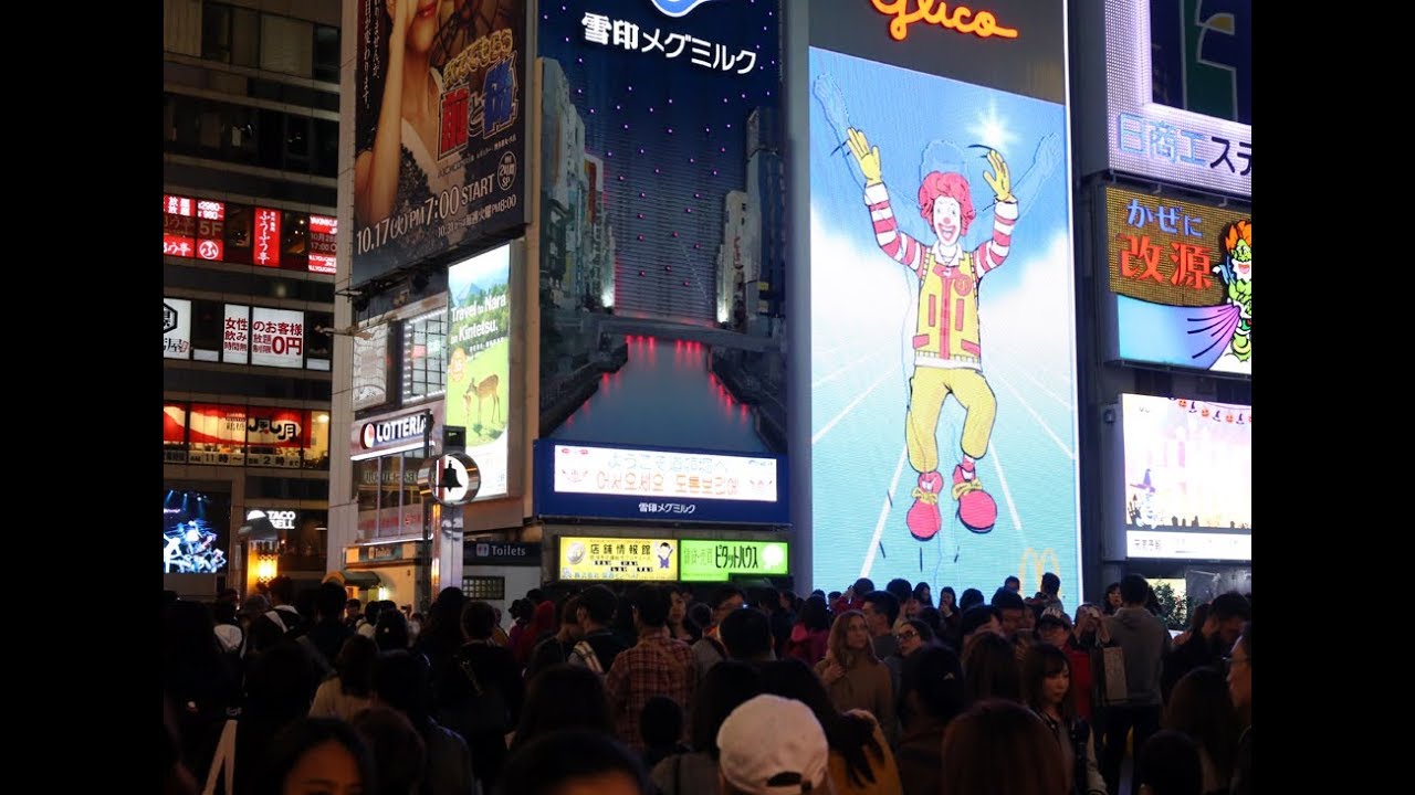道頓堀のグリコサインにドナルドが登場 - YouTube