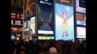 道頓堀のグリコサインにドナルドが登場
