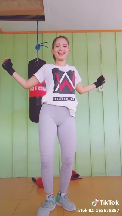 Memek nya nyelepit