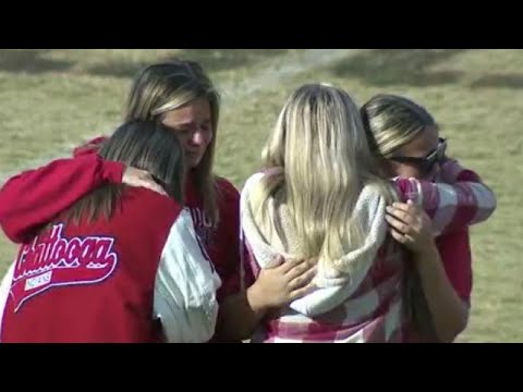 Community mourns high school students killed in car crash - YouTube
