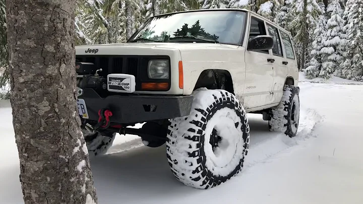 Olallie lake snow wheeling Jeep Cherokee and Tacoma