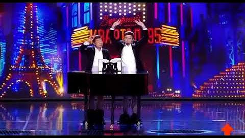 President Zelenski of Ukraine plays piano with his HUGE balls