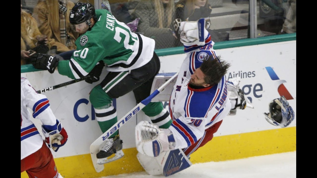 nhl goalie gets hit