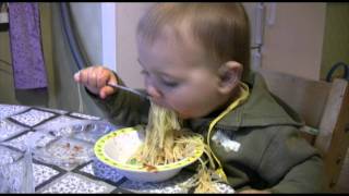 Kire eating 15 meatballs and spaghetti when he is 1,5 years old!