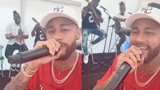 Neymar Cantando Samba E Com O Seu Troféu