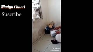 Video Lucu Ngakak Sambil Ngangkang