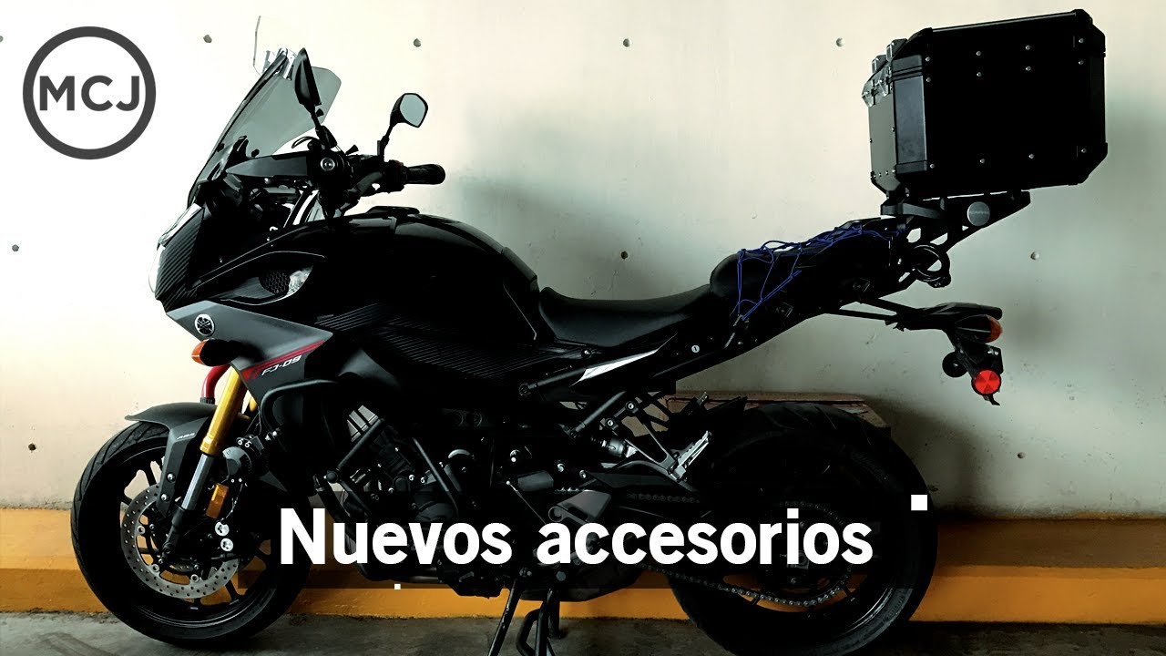 144 Yamaha FJ 09 Windshield and topcase Givi Treker outback - YouTube