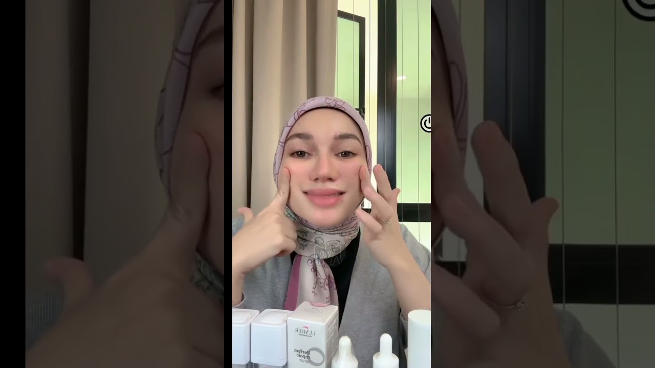 Puteri Sarah liyana bersiaran produk lumier, di temani sumayyah 