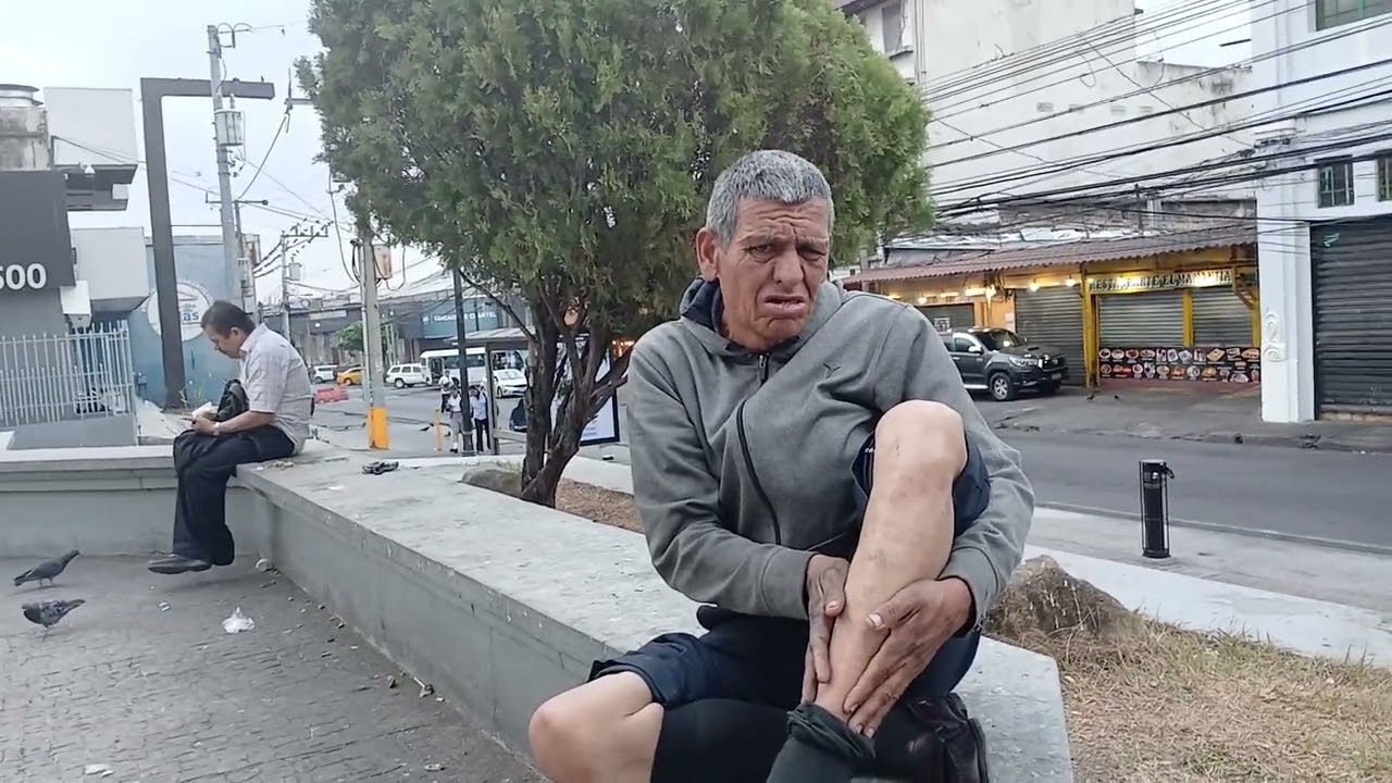 Andresito lo golpio una moto por ir a buscar a maria nena y esta muy triste hoygan lo que dijo