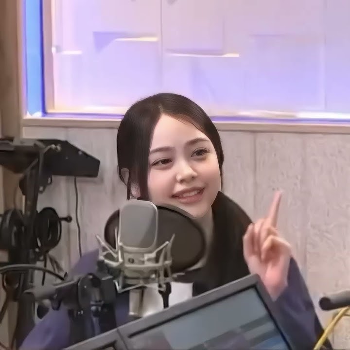 ningning & carmen singing the same song snsd into the new world 😍