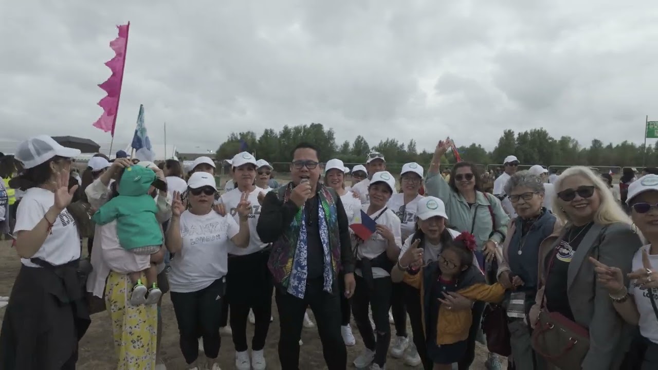 Танцевальный вечер в Лондоне во время 31-го фестиваля Barrio Fiesta.