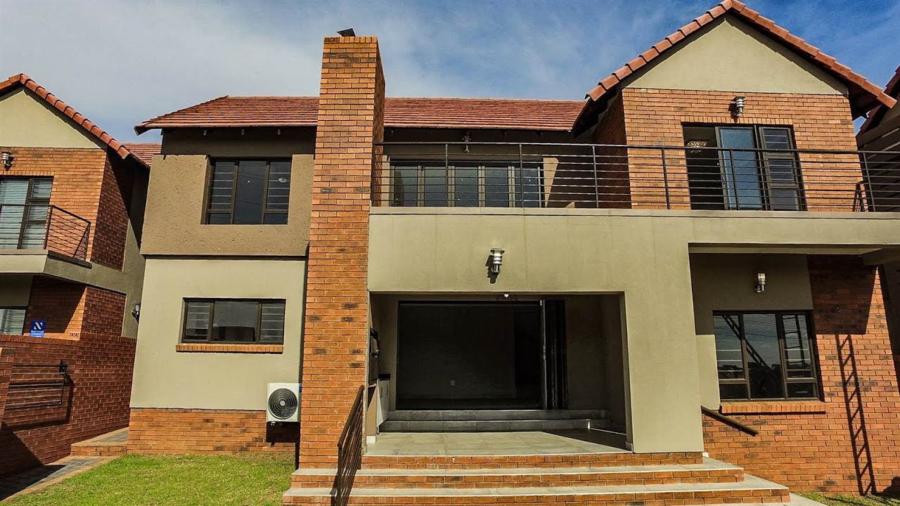 4 Bedroom Townhouse for sale in Free State Bloemfontein Wild Olive