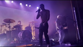 CHASE ATLANTIC - “OUT THE ROOF” (Live) | BID DETROIT Resimi