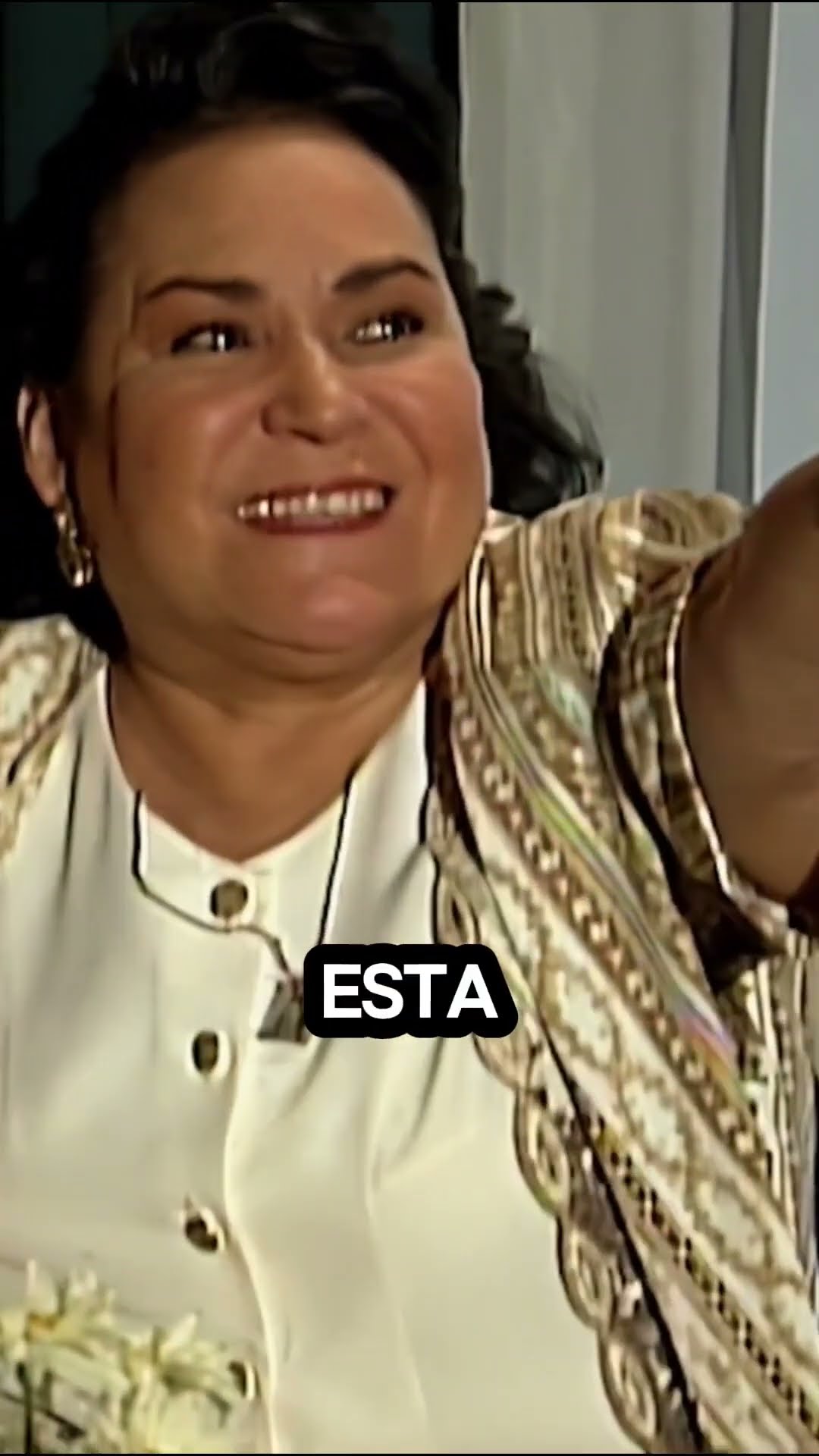 ¡Hora de persignar el piso! ?? #MaríaLaDelBarrio #CarmelitaSalinas #OsvaldoBenavides #shorts #tln