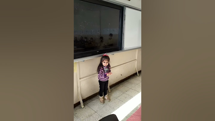 Saat Dokuzu Beş Geçe'yi söyleyen minik kız