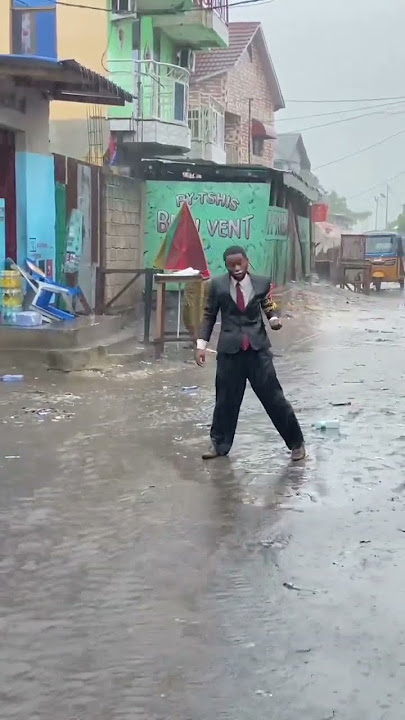 Mustafa kwiti na kwiti😂😂😂 très soulé