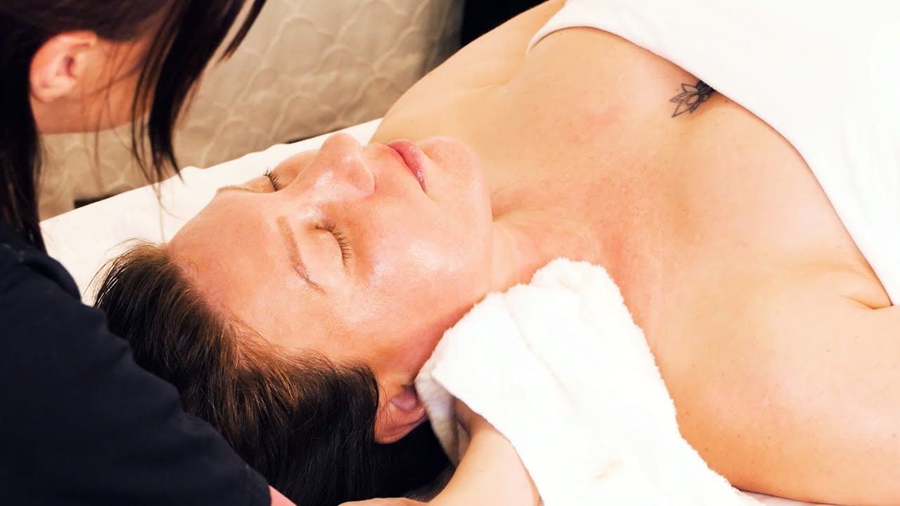 ⁣Ultra Relaxing Facial Massage, Syndey gives Nicole the Best SPA Massage Therapy