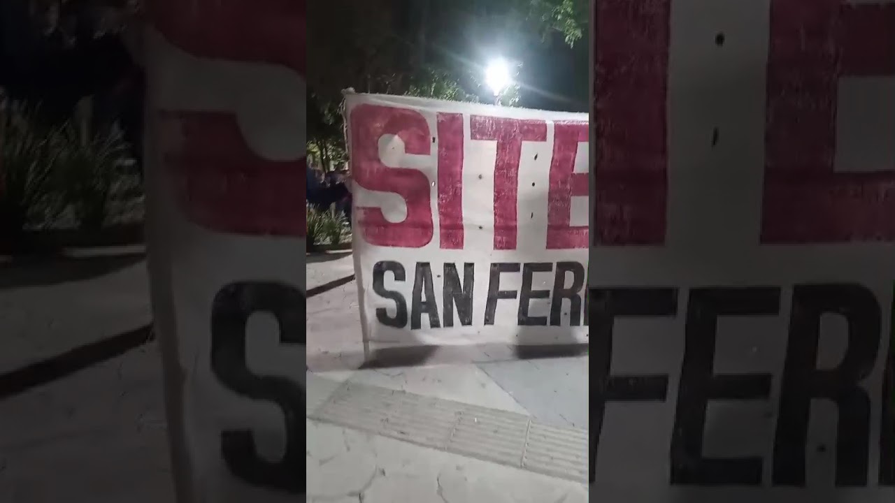 Docentes manifiestan en plaza 25 de Mayo
