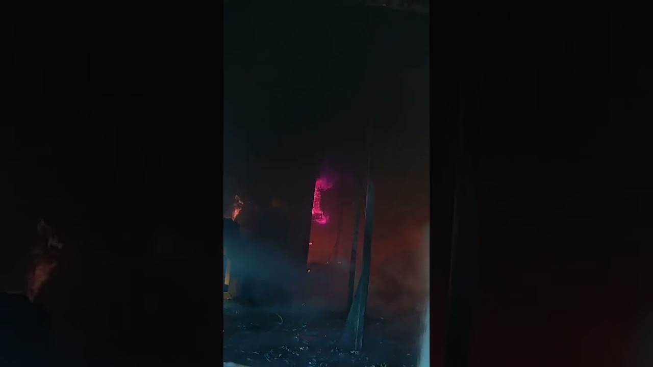 Fire in a recycling plant (Full video soon) 
