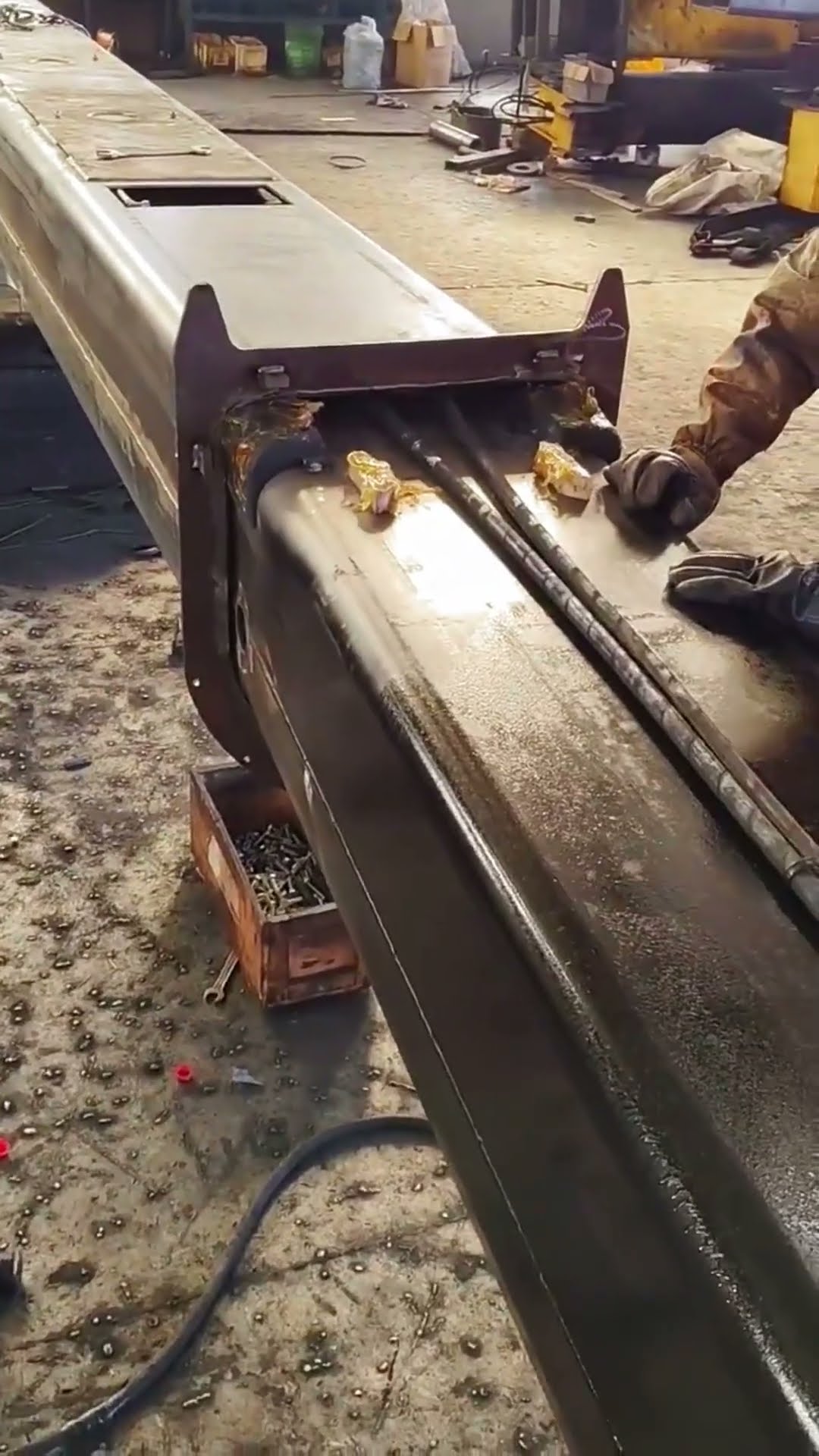 Crane boom assembly process- Good tools and machinery make work easy