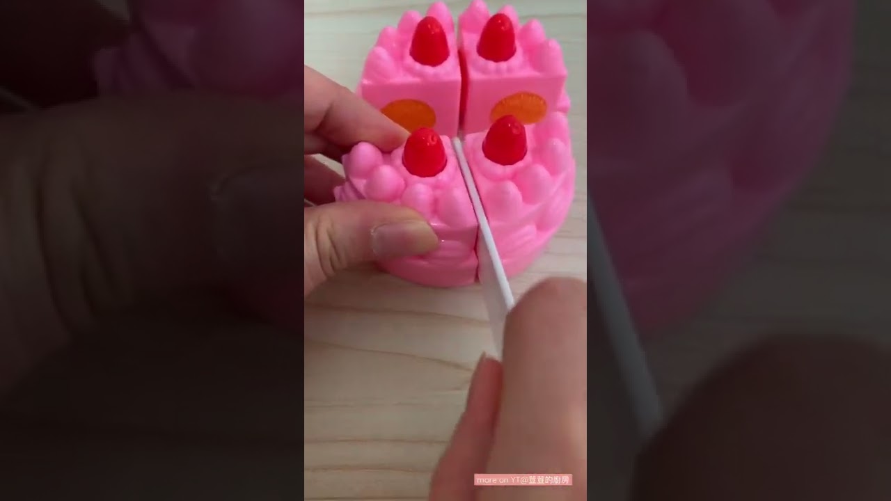 玩具蛋糕切塊