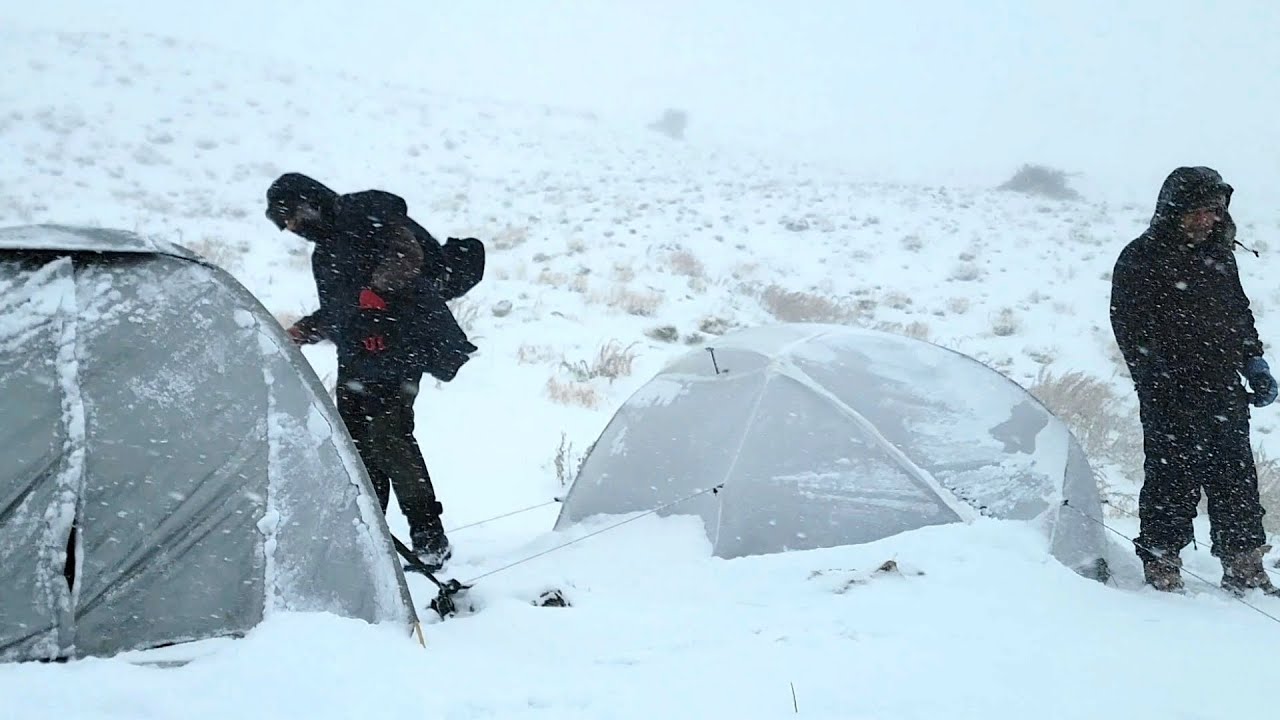 🏔️🌨️ التخييم في جرجرة | لحظة دخول الاضطراب وتساقط اول  ثلوج في هذا الموسم ☁️❄️#travel #snowcamp 