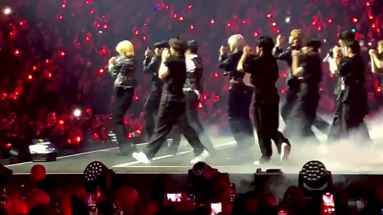 ATEEZ 250218 Berlin Day 1 (HALAZIA)