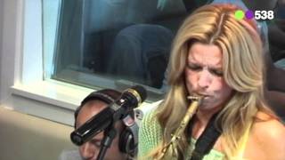 Radio 538: Candy Dulfer - Complic8ed Lives (live bij Evers Staat Op) chords