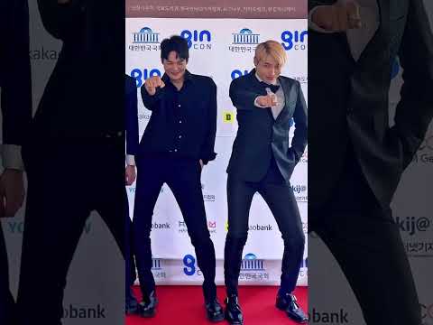 Korean actors were dancing to DILBAR at the awards ceremony and...😱