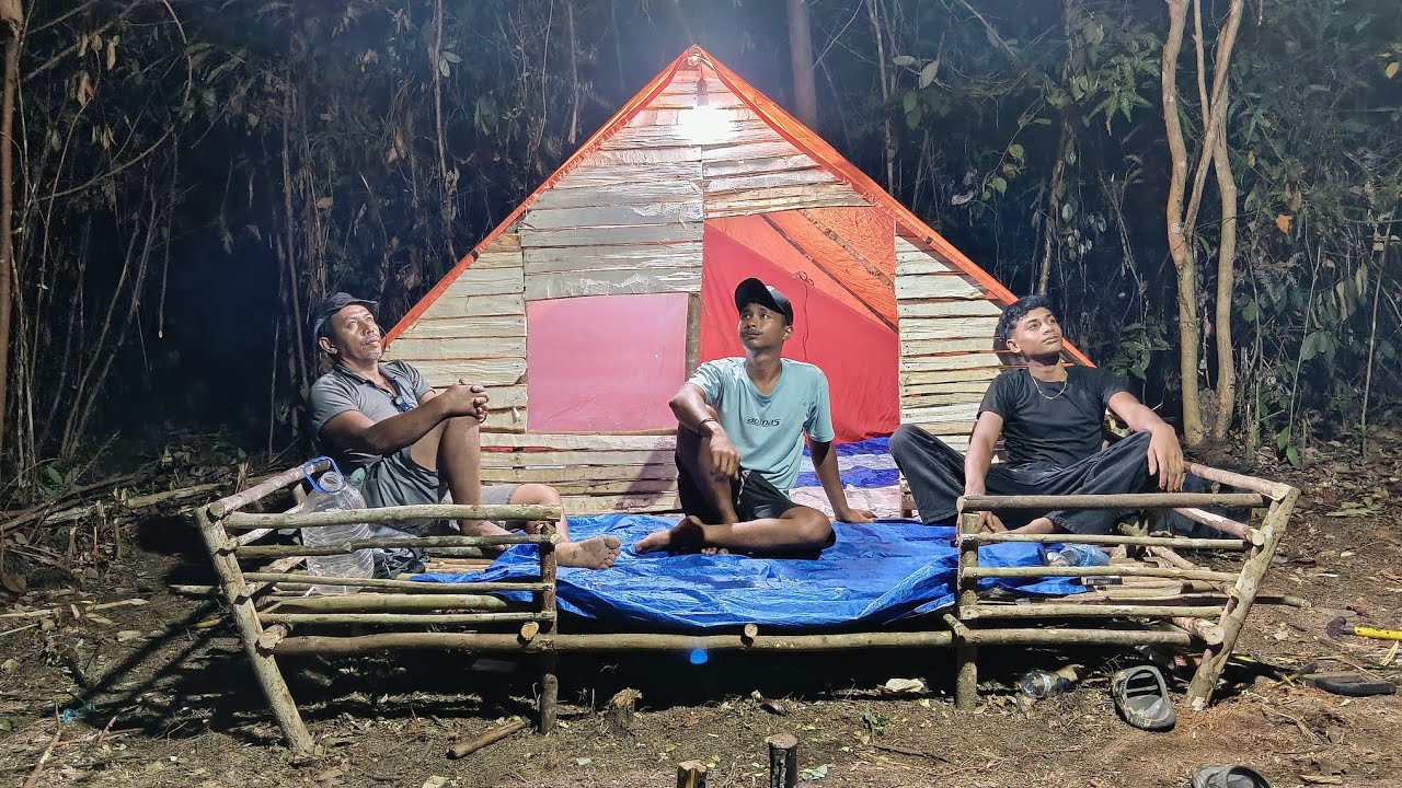 Camping hujan deras membuat shelter full kayu dan memancing tidur nyenyak didalam shelter yang aman 