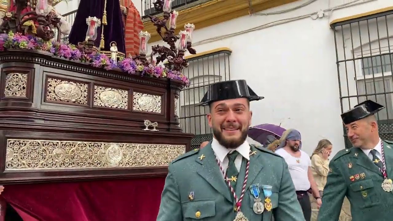EL AMOR SORPRENDIDO POR LA LLUVIA EN LA JORNADA DEL MARTES SANTO EN CHICLANA 2024