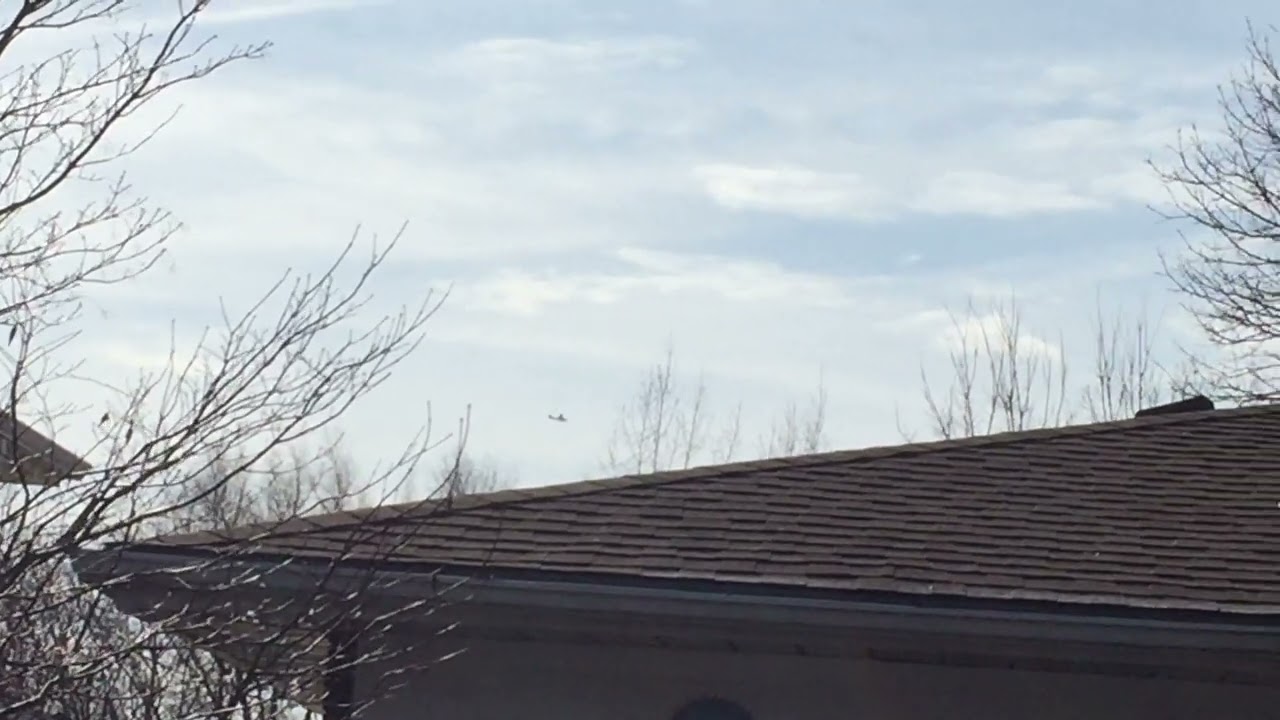 Windsor Flying Club Cessna 172R Skyhawk (C-GGPO) landing to YQG