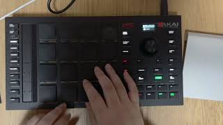 フィンガードラムで3拍子の中を自由にドラミングする練習。難しいね。