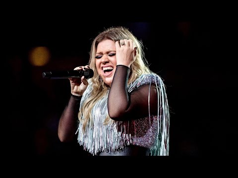 Kelly Clarkson hitting the high notes in "Walk Away" 2004-2023🔥👏