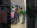 カゴの中の商品を横取りしてみた