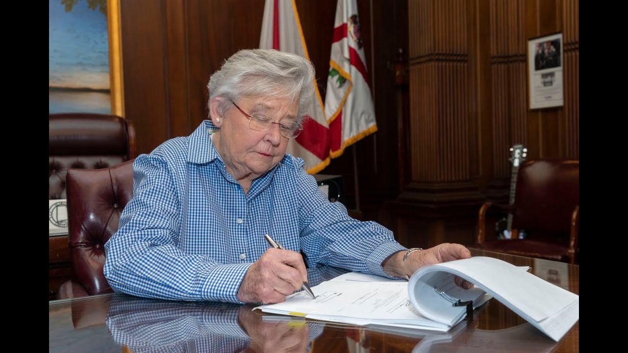 Alabama Gov  Kay Ivey signs bill to prohibit ‘vaccine passports’