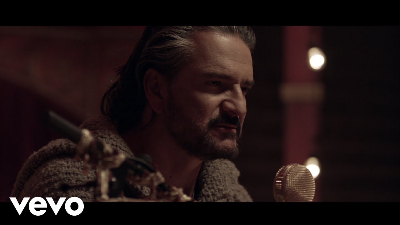 Ricardo Arjona - Remiendo Al Corazón (A Solas Con el Circo Soledad)