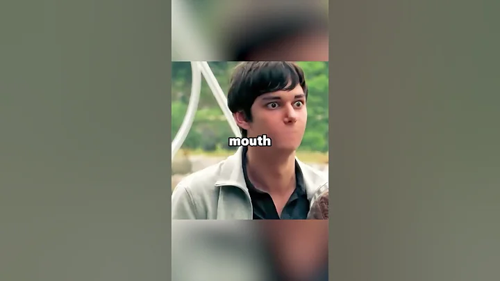 The facial features of this boy disappeared strangely.#movie