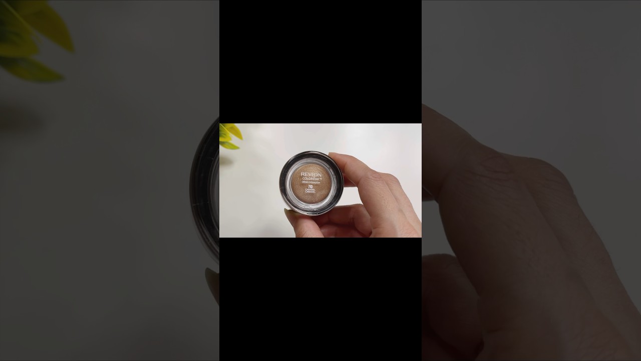Revlon Colorstay crème Eyeshadow ( Caramel). 
