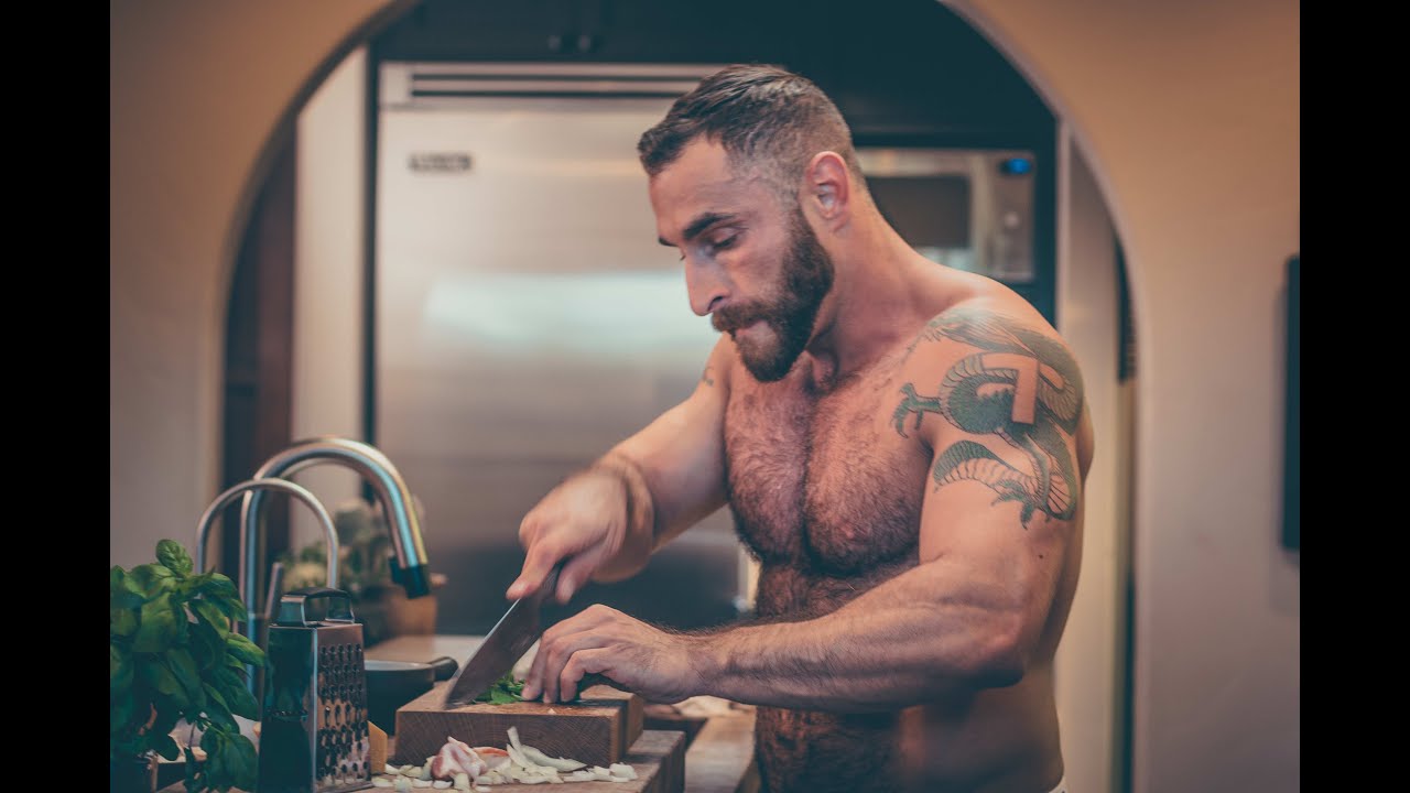 Meet The Naked Female Chef Who Cooks Without Clothes To