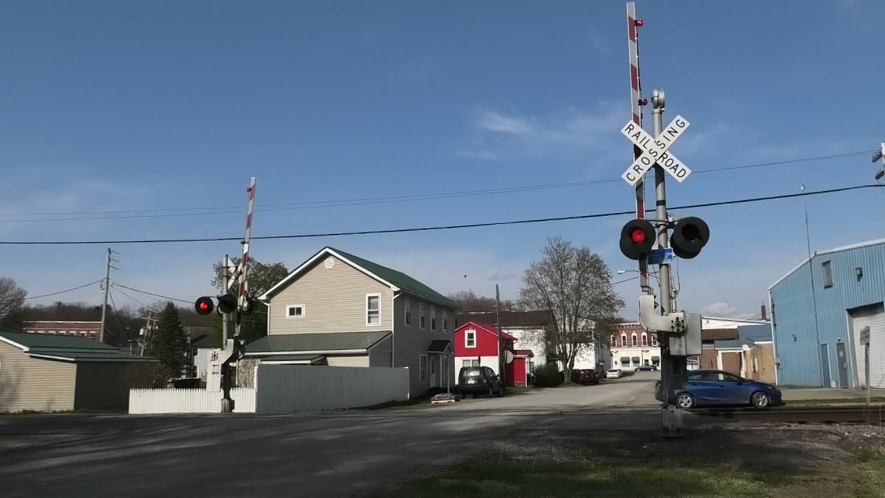 Center St. Grade Crossing (Conneautville, PA) 4/23/21 YouTube
