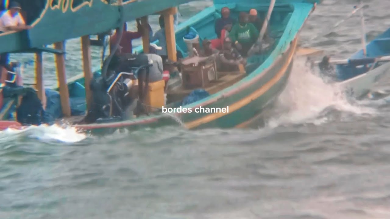 Large fishing boats head out to sea to look for fish Km Jangkar
