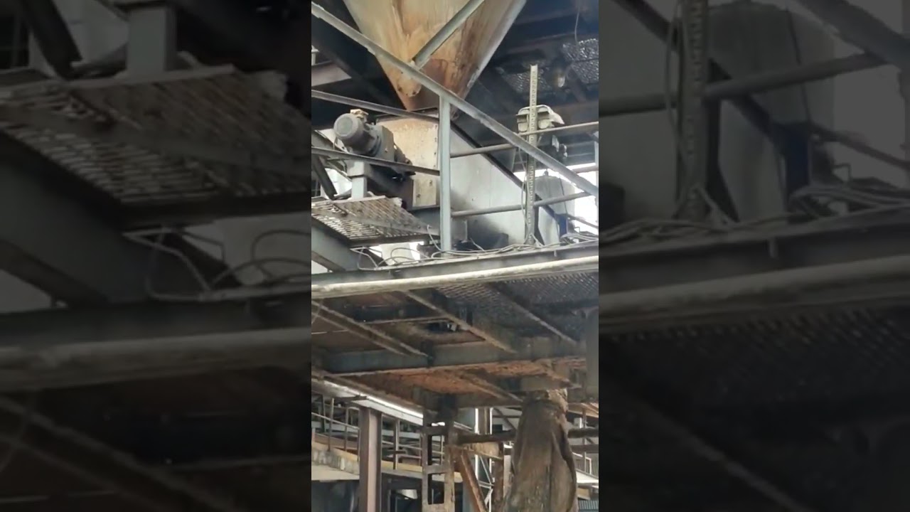 truck unloading with spout and telescopic chute 