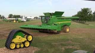 John Deere Intro 2013 - Combine Tracks Demo