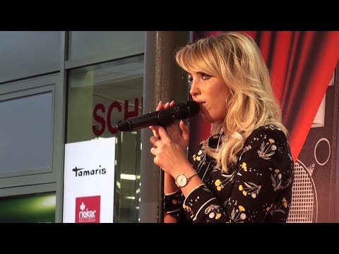 Download lagu Annemarie Eilfeld - Flashlight (Jessie J - Cover) live Annemarie Eilfeld - Flashlight (Jessie J - Cover) live