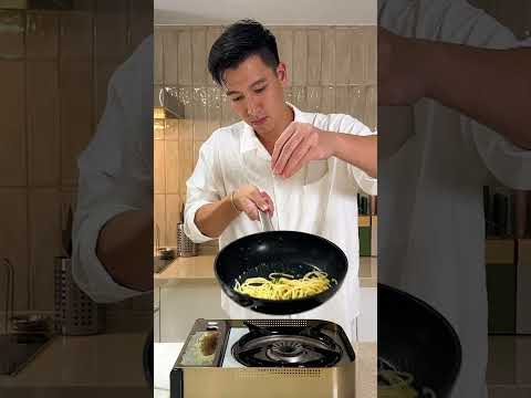 Aglio e Olio????(橄欖油香蒜義大利麵)｜在家輕鬆做黑白大廚料理！‪@CiaoLouie‬
