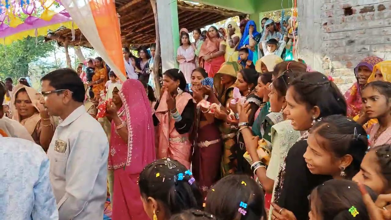 आदिवासी परंपरा शादी का वीडियो