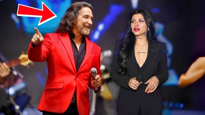 CAZZU DETUVO todo el show por Marco Antonio Solís… lo que pasó después hizo llorar a 11 mil personas - YouTube